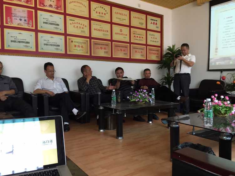 诉智教育项目组对邛崃某中学进行实地校情诊断
