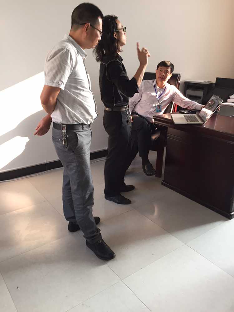 诉智教育项目组对泸州市纳溪区某小学校进行实地调研。
